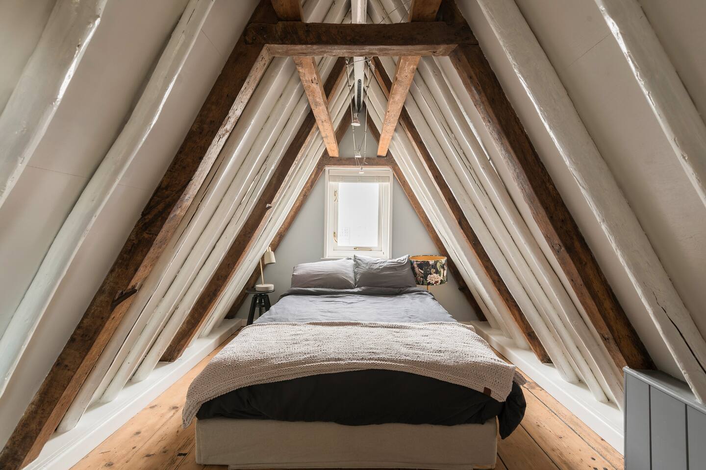 chambre mansardée avec poutres chambre mansardée avec poutres