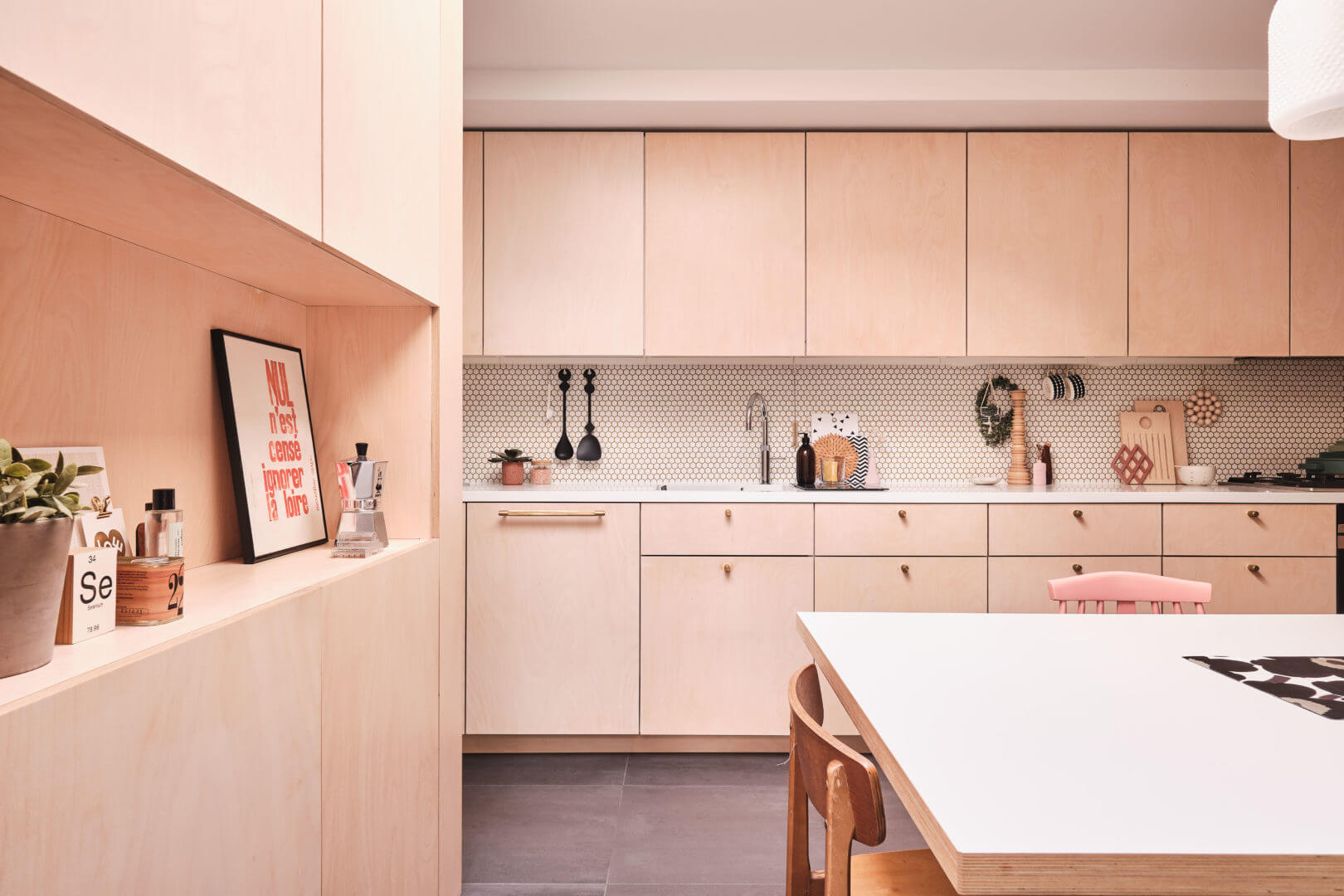 cuisine maison de ville décoration contemporaine rose et bois clair cuisine maison de ville décoration contemporaine rose et bois clair