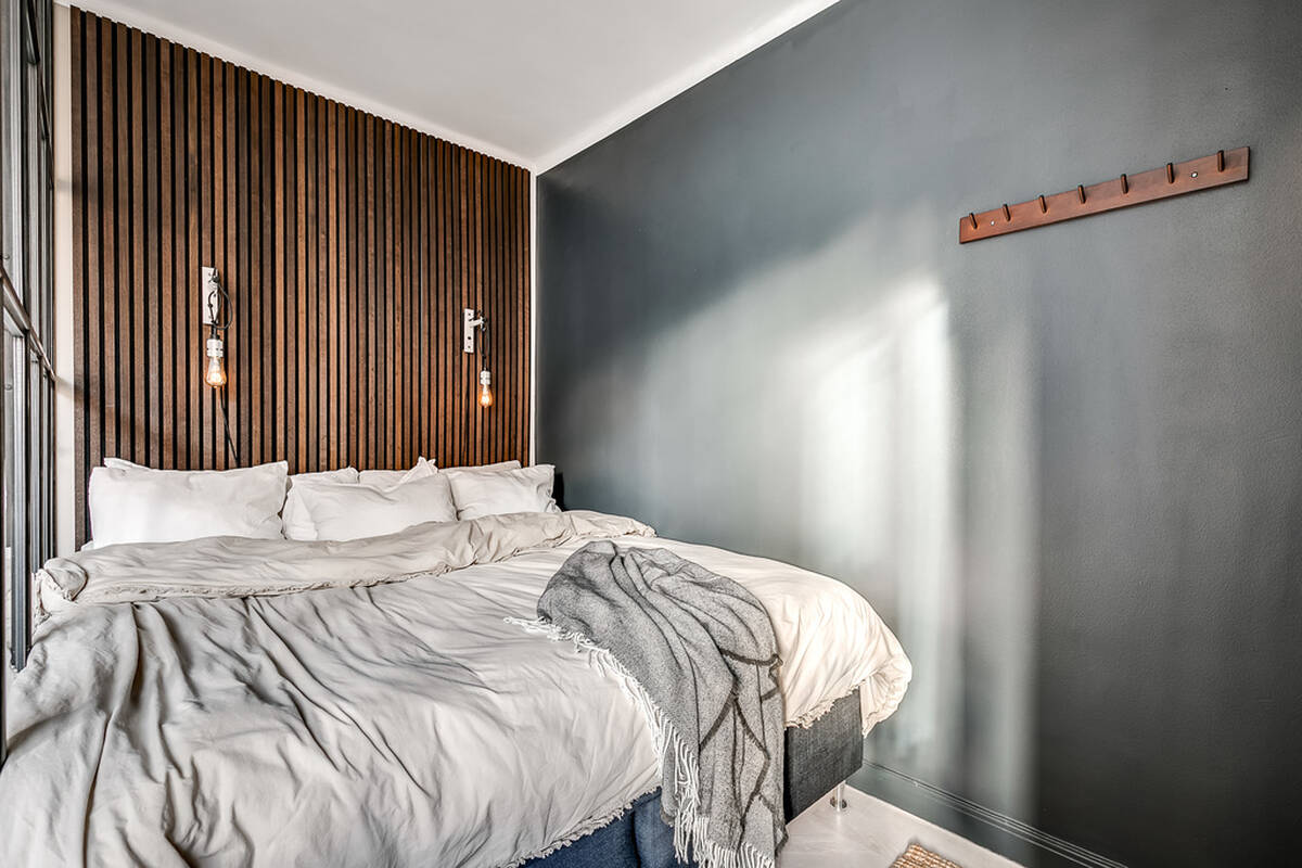 chambre avec tête de lit en tasseaux de bois chambre avec tête de lit en tasseaux de bois