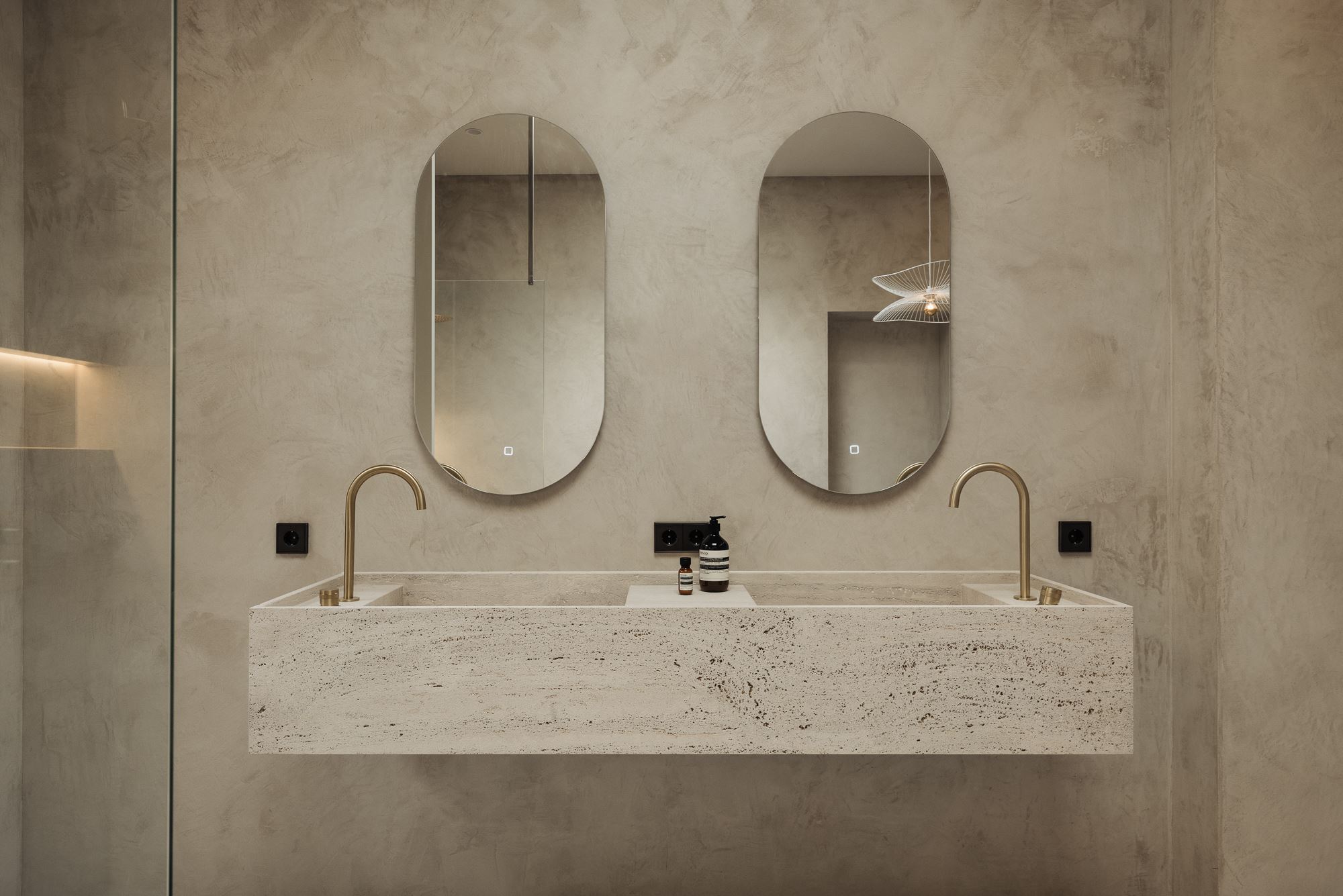 salle de bain travertin décoration Japandi beige salle de bain travertin décoration Japandi beige