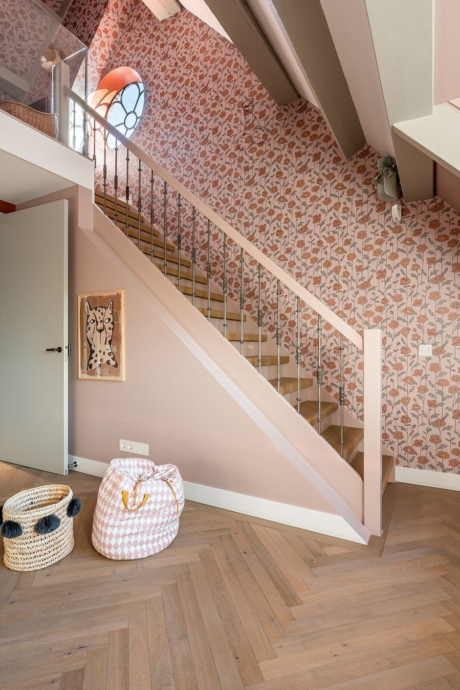 chambre enfant avec papier-peint et mezzanine chambre enfant avec papier-peint et mezzanine