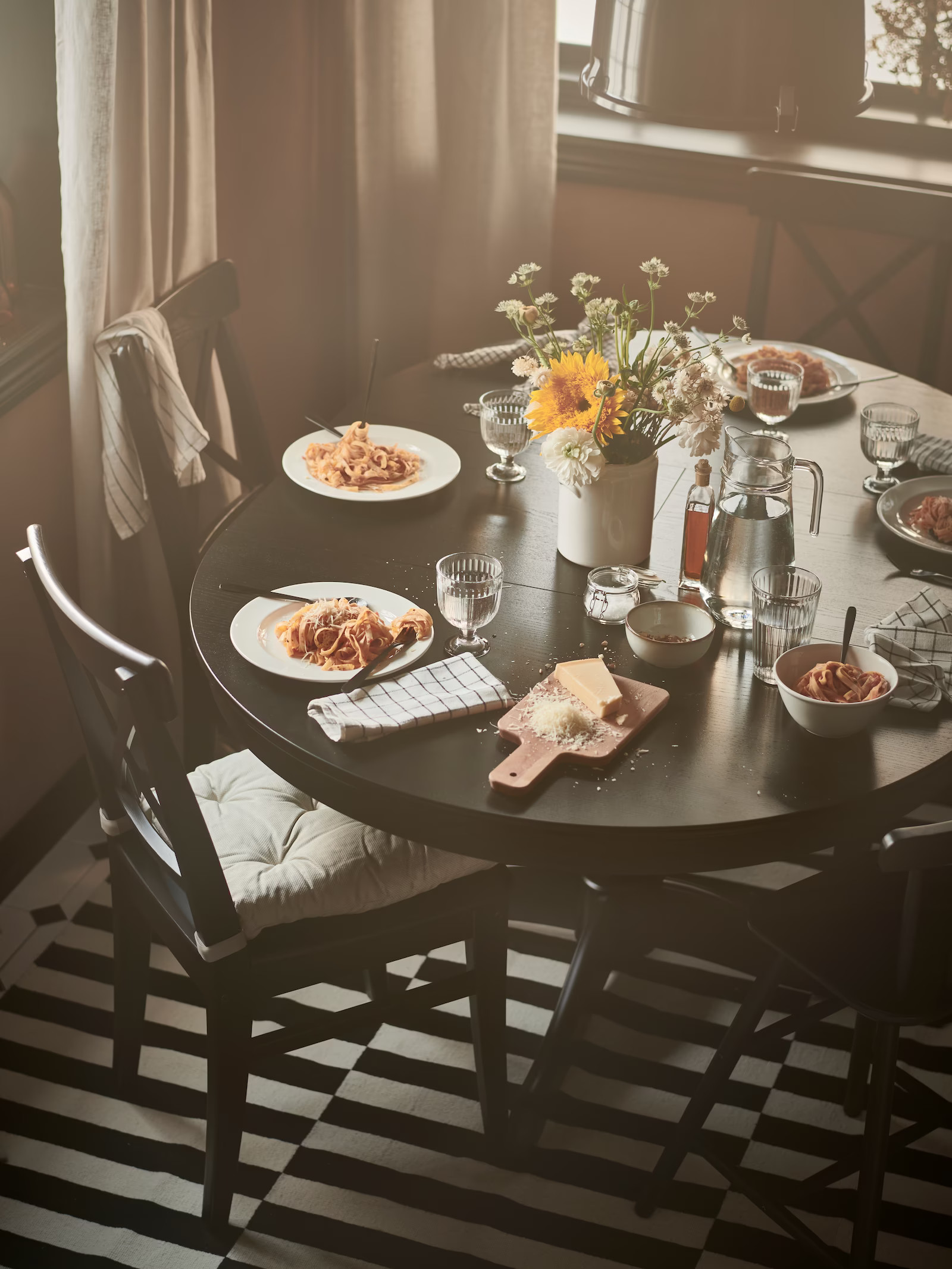 salle à manger noire