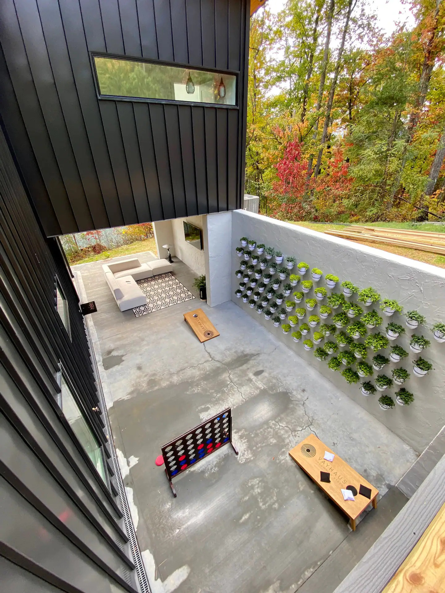 maison contemporaine avec cour paysagée