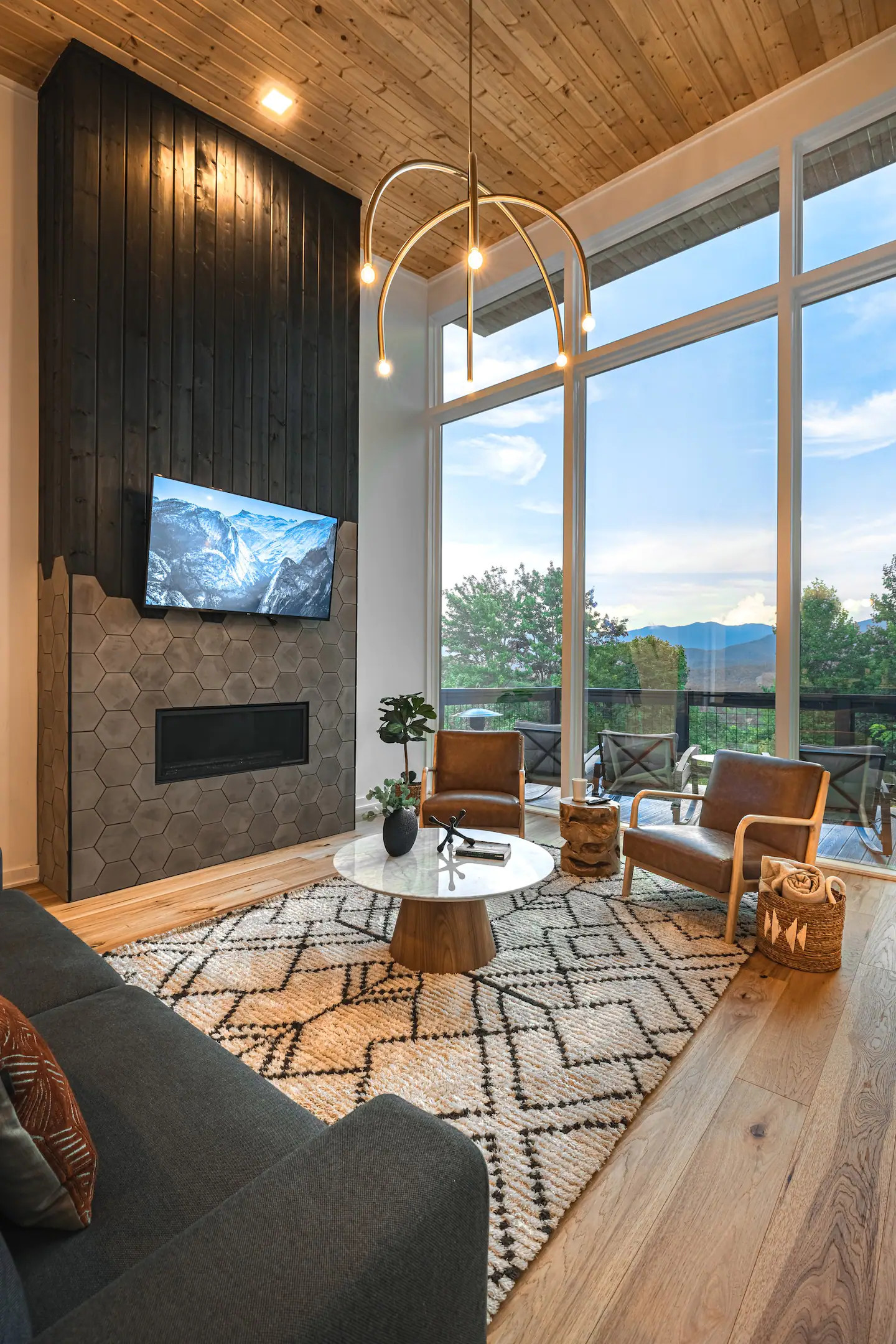 salon avec baies vitrées maison contemporaine