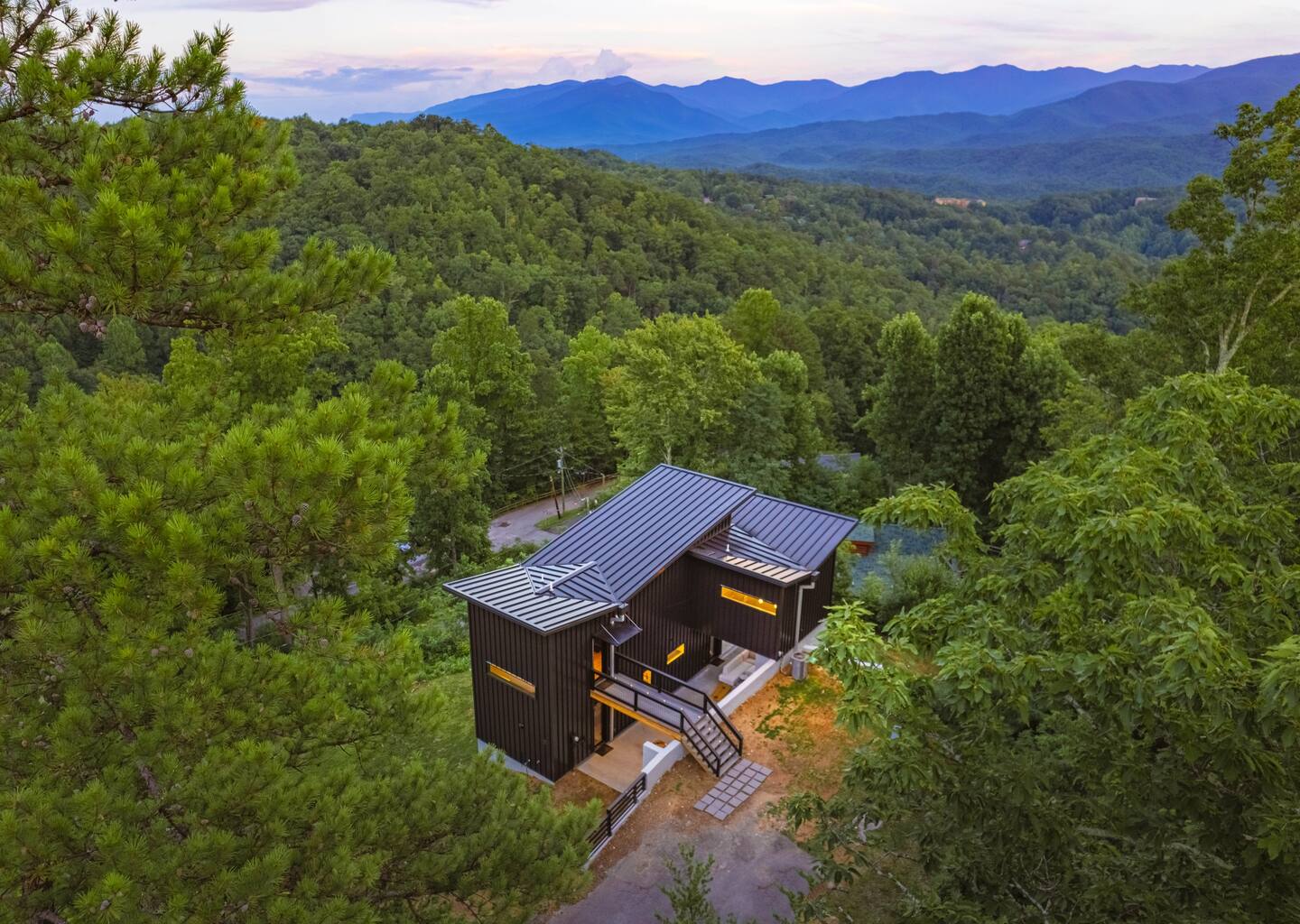 maison contemporaine en bois noir