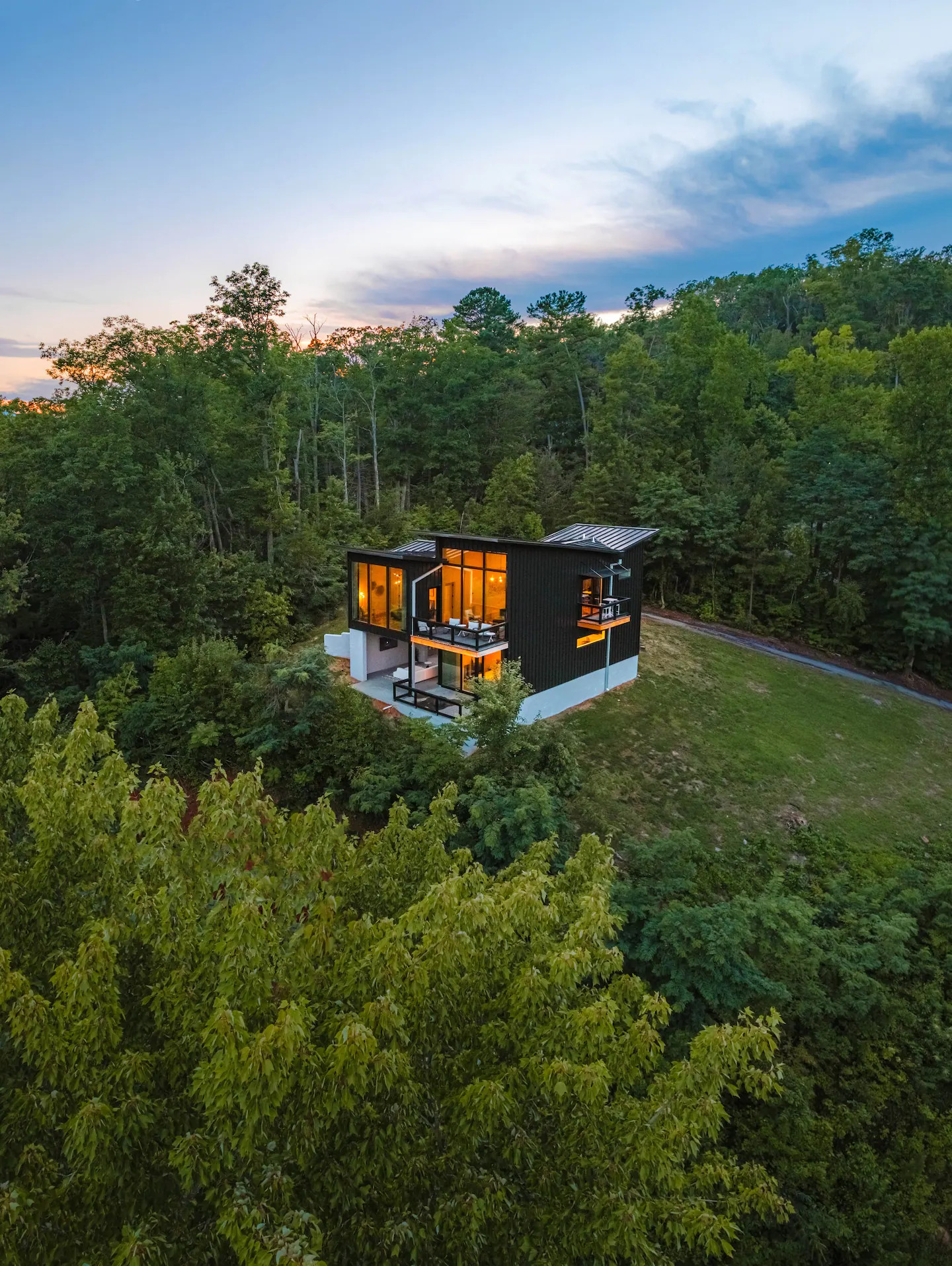 maison contemporaine dans la montagne