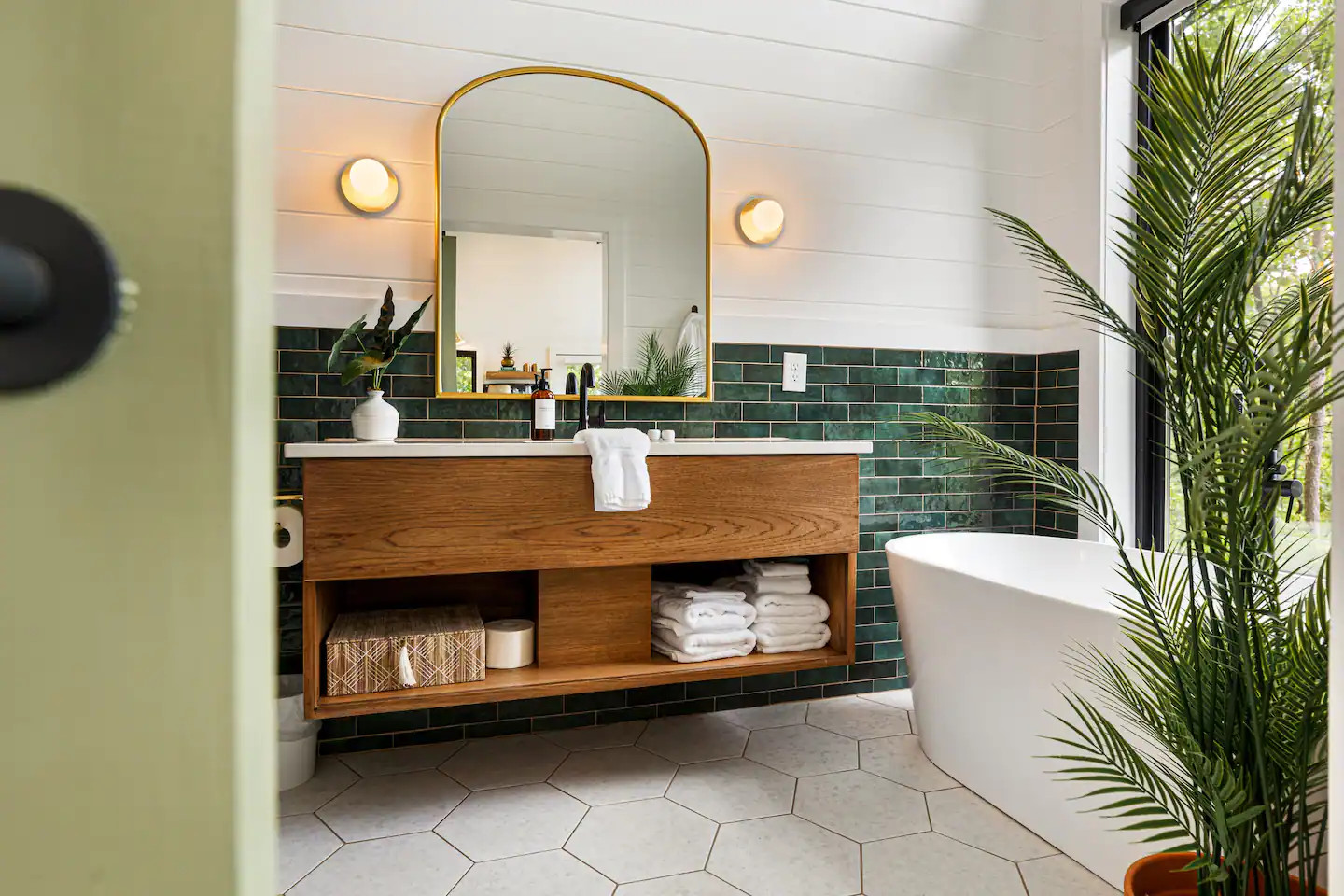 salle de bain design carrelage vert