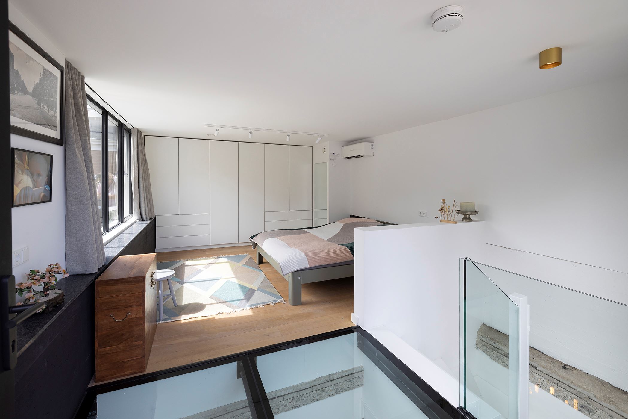 chambre avec sol en verre