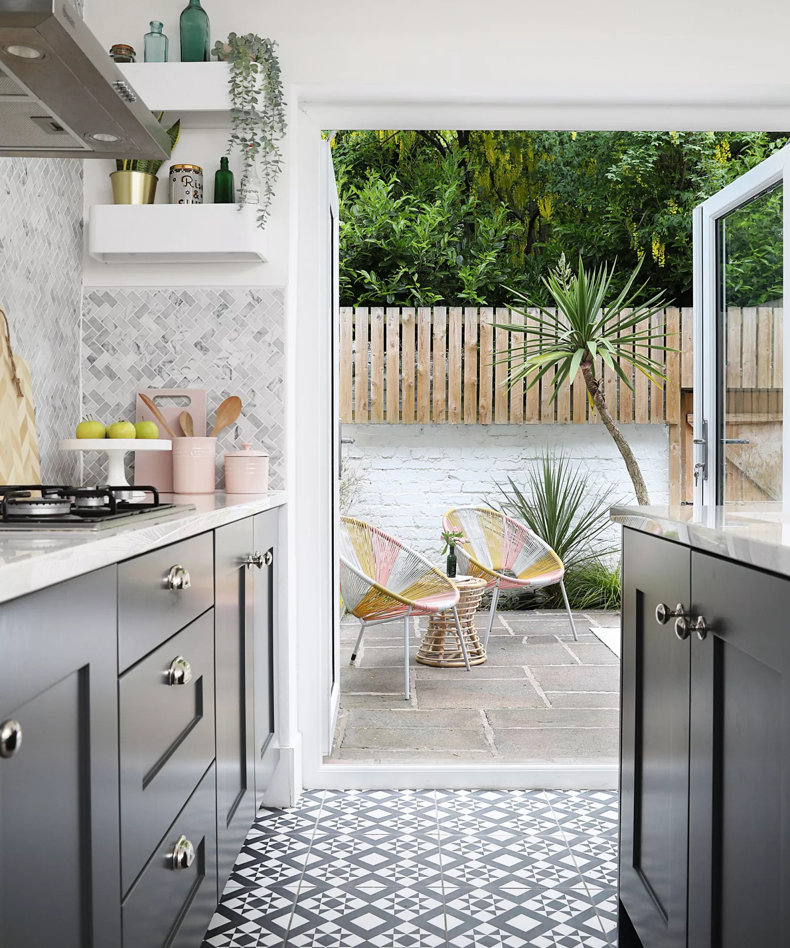cuisine shaker avec carreaux de ciment