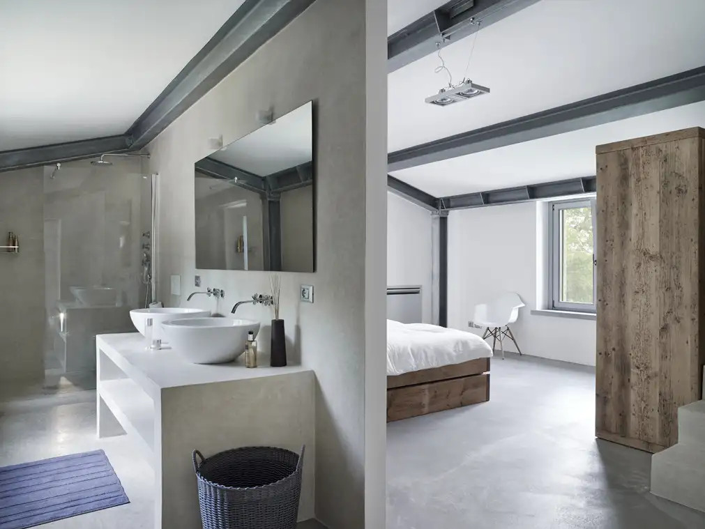 salle bain et chambre maison en pierres Italie Villa Vergelle salle bain et chambre maison en pierres Italie Villa Vergelle