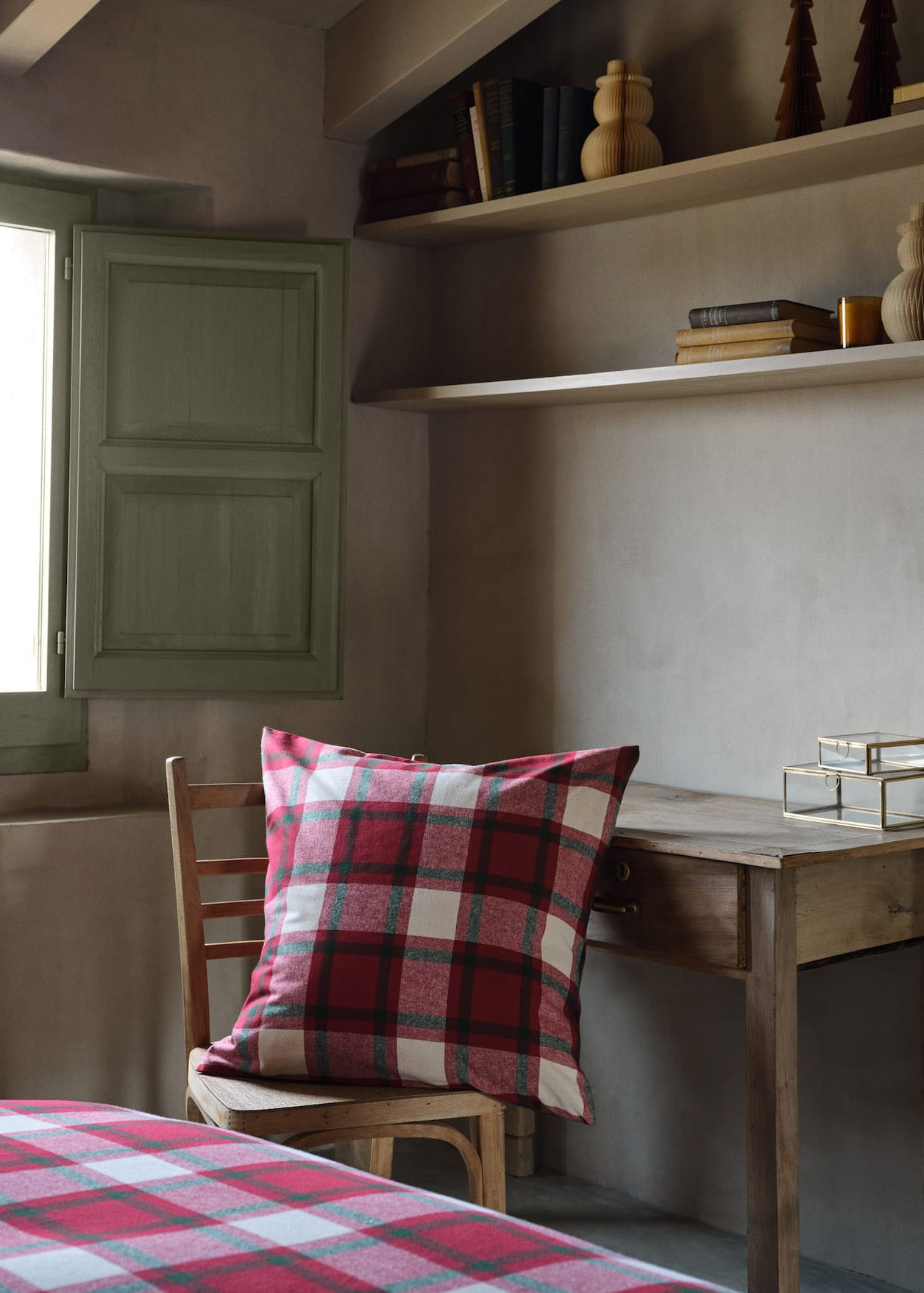 espace bureau dans chambre rustique