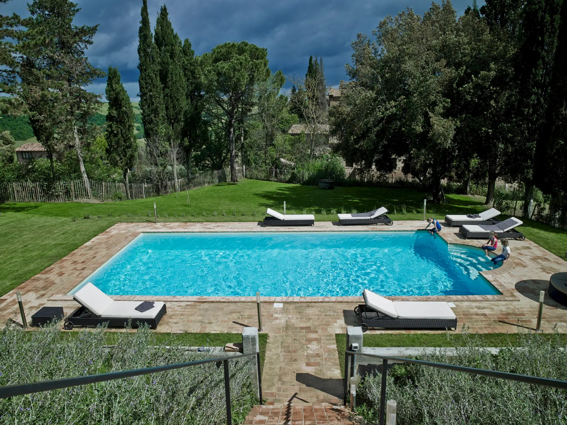 jardin avec piscine maison en pierres Italie Villa Vergelle jardin avec piscine maison en pierres Italie Villa Vergelle