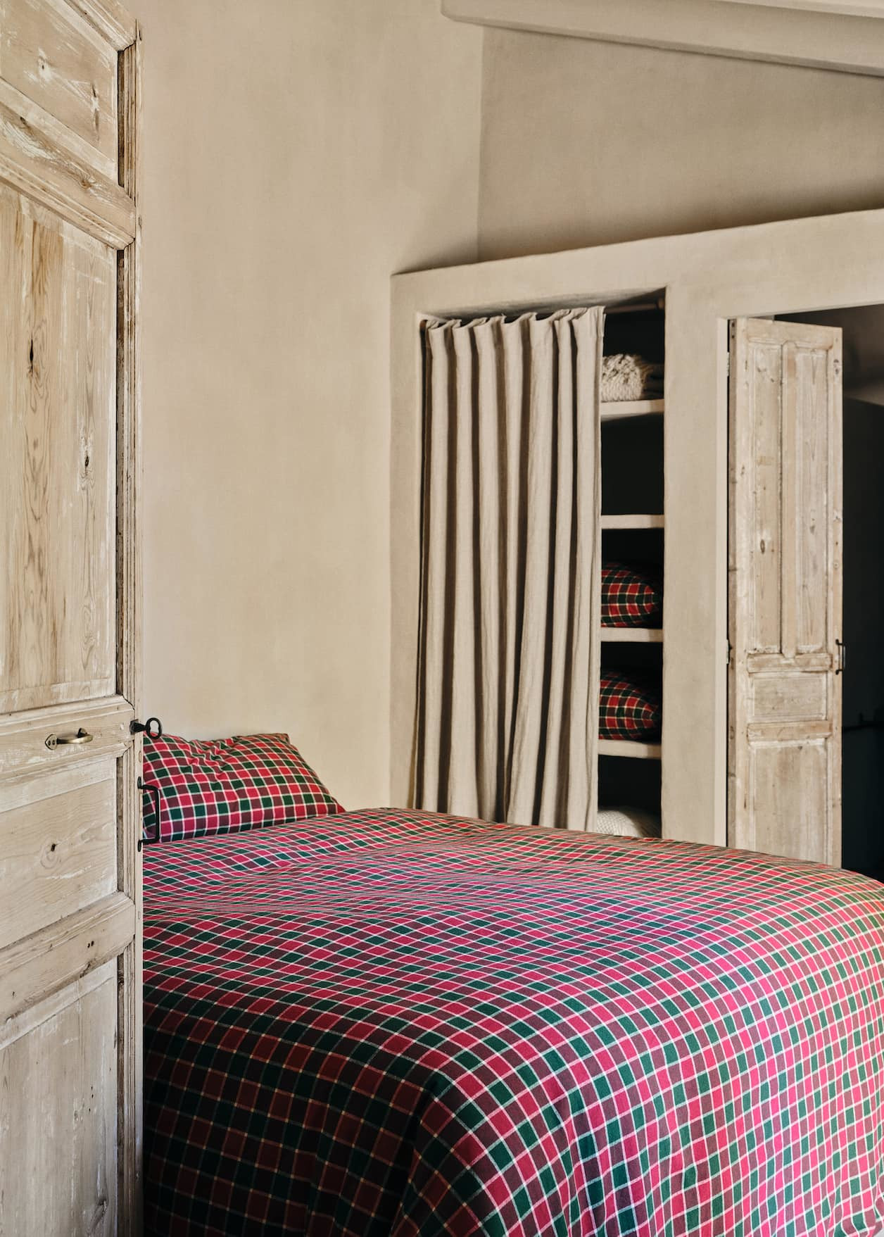 chambre minimaliste rustique