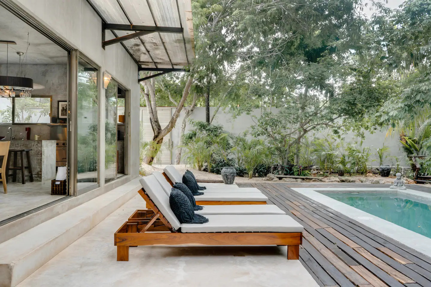 jardin avec piscine maison mexicaine aux accents zen jardin avec piscine maison mexicaine aux accents zen