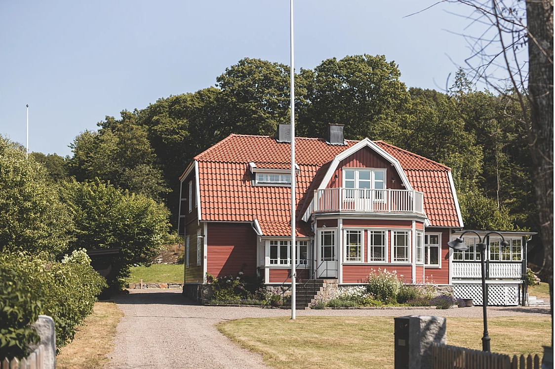 maison en bois rouge rénovée Suède" maison en bois rouge rénovée Suède"