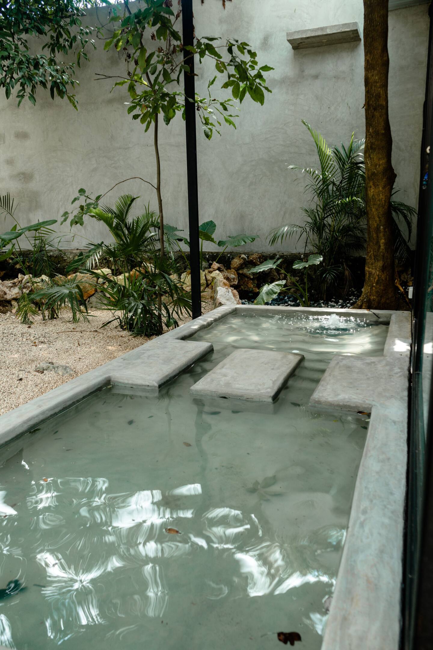 jardin avec piscine maison mexicaine aux accents zen jardin avec piscine maison mexicaine aux accents zen