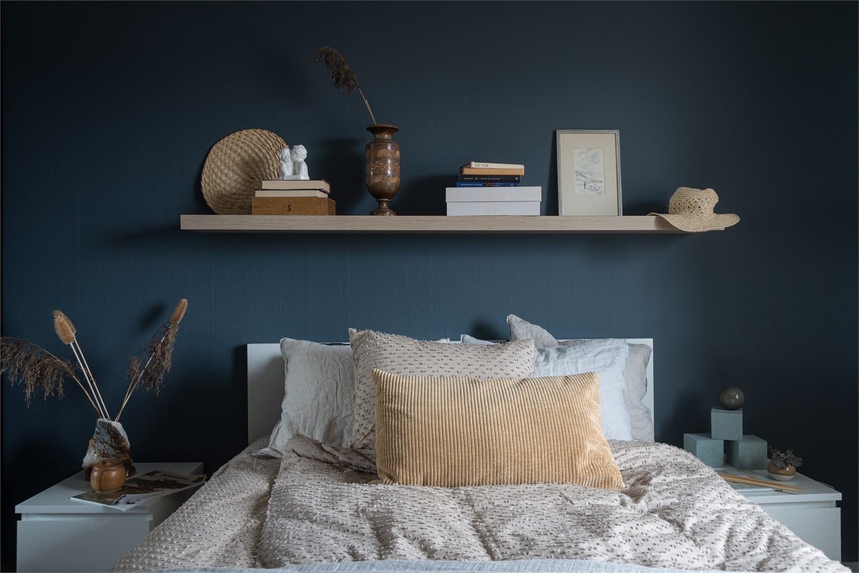 chambre mur bleu canard