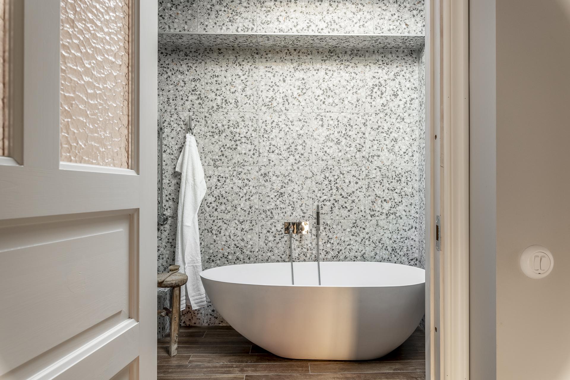 salle de bain design baignoire îlot