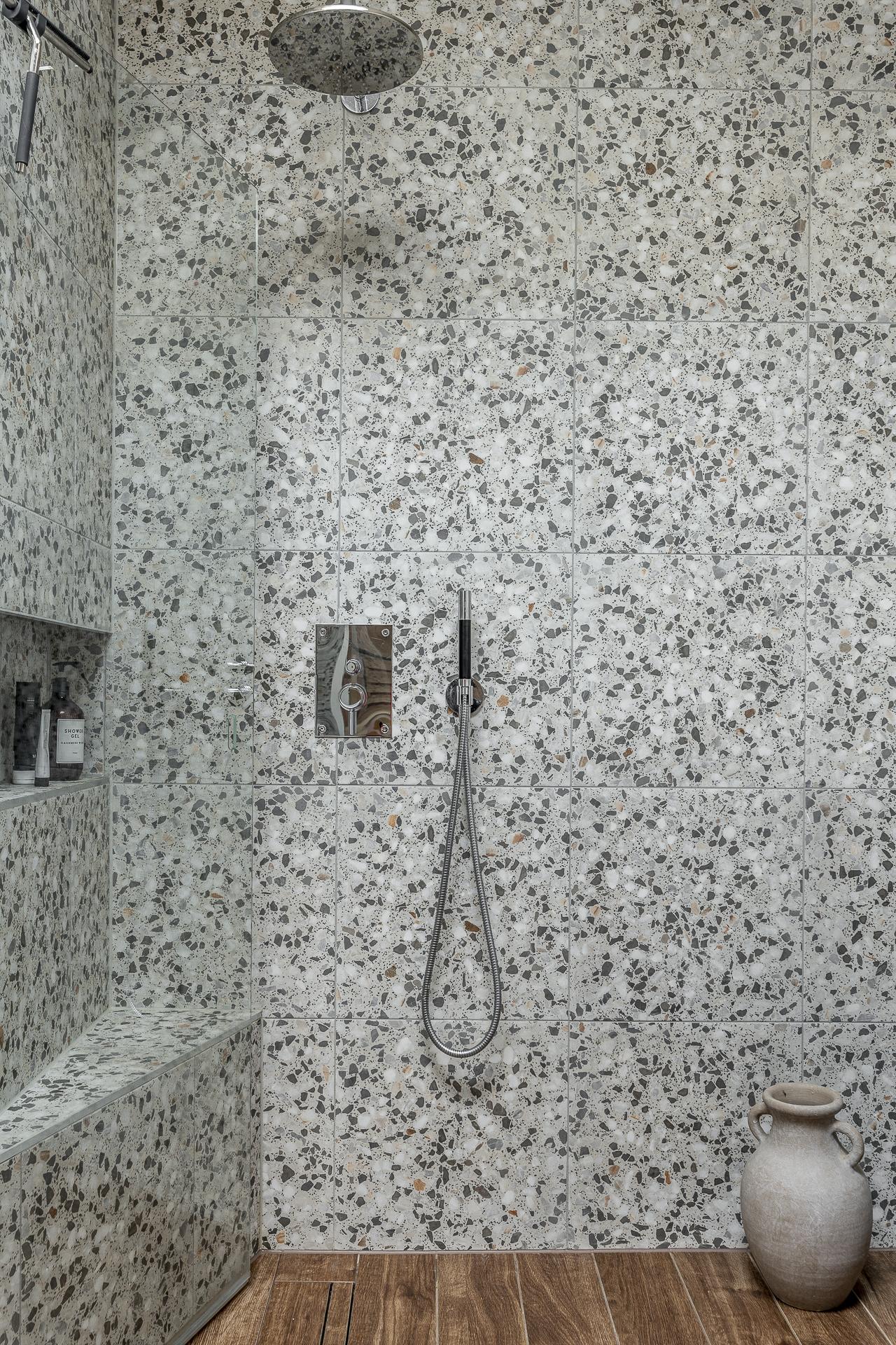 salle de bain design terrazzo gris