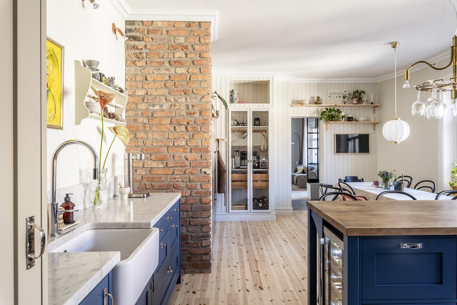 cuisine bleue avec briques décoration scandinave