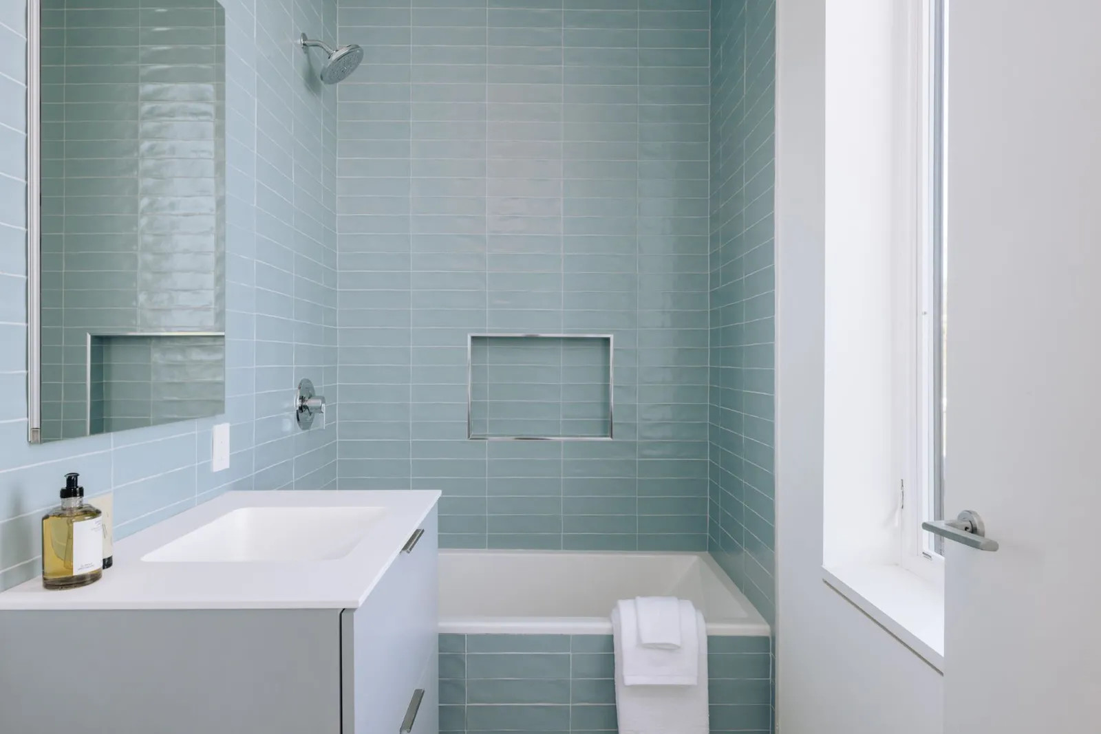 salle de bain bleue