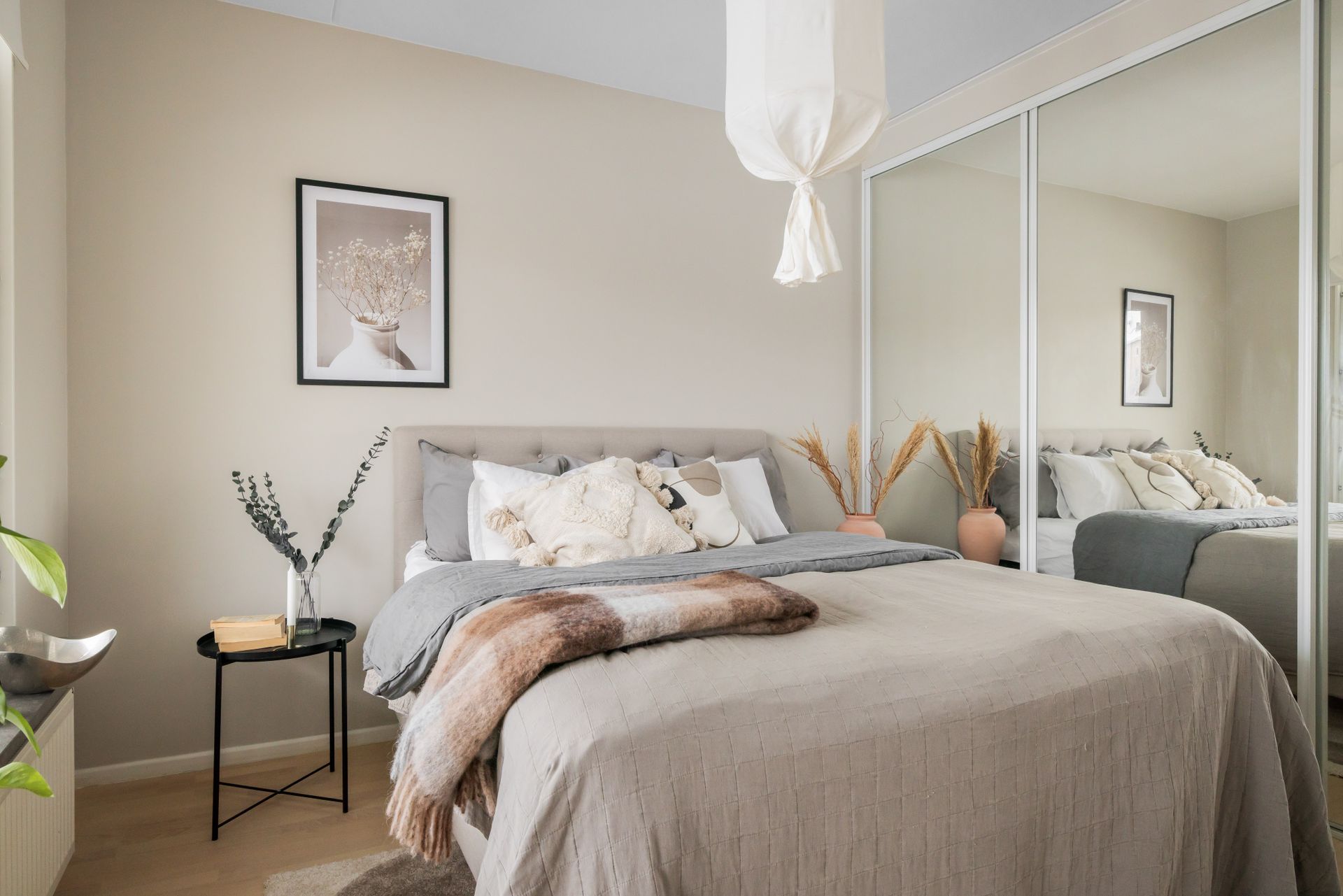 chambre avec placard miroir