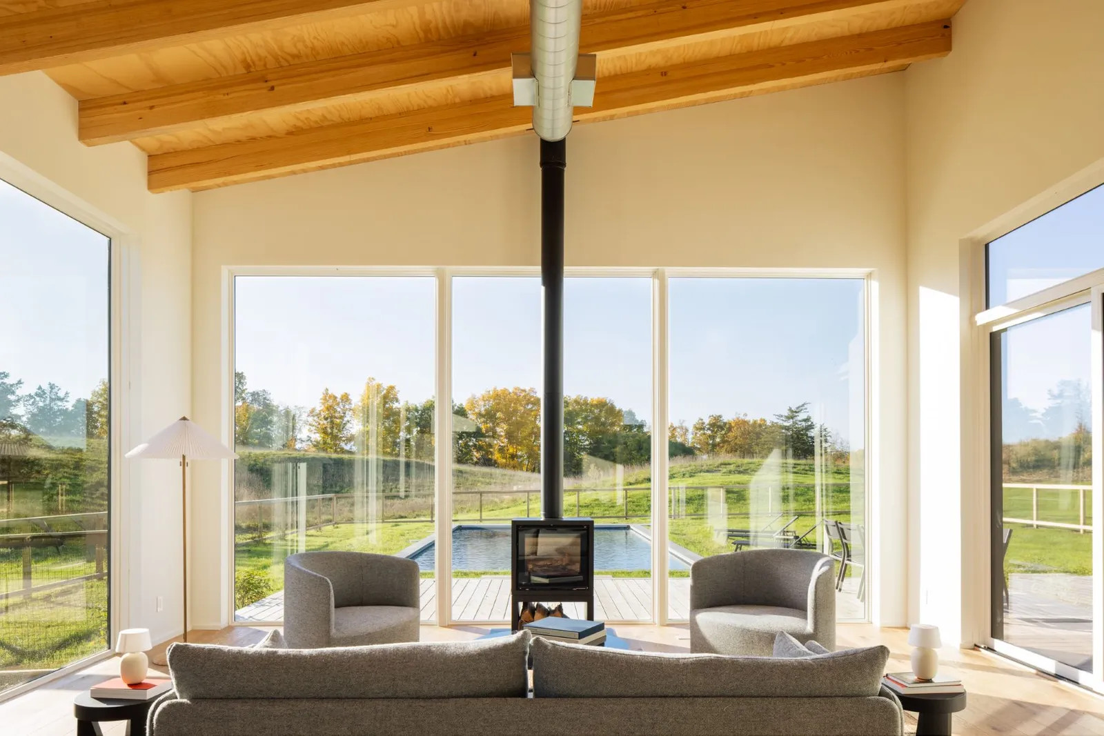 salon avec baies vitrées maison architecte