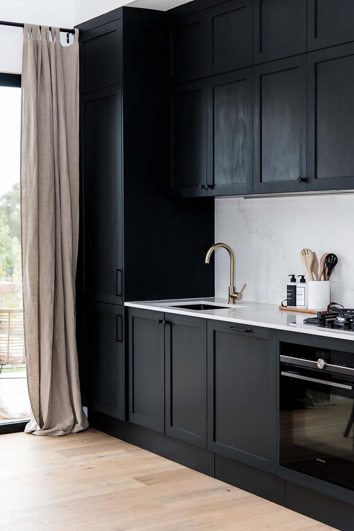cuisine noire à cadres décoration design cuisine noire à cadres décoration design