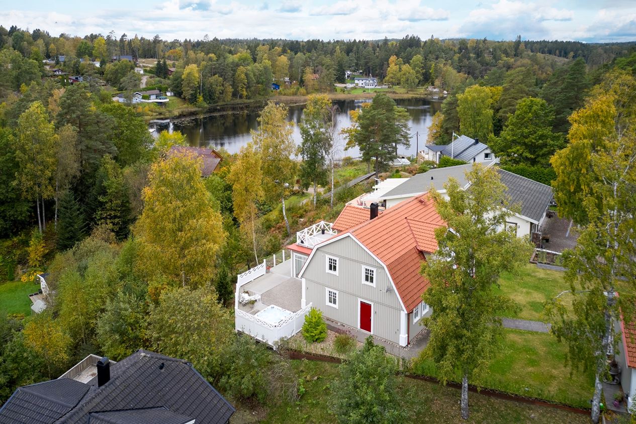 maison suédoise près d maison suédoise près d'un lac
