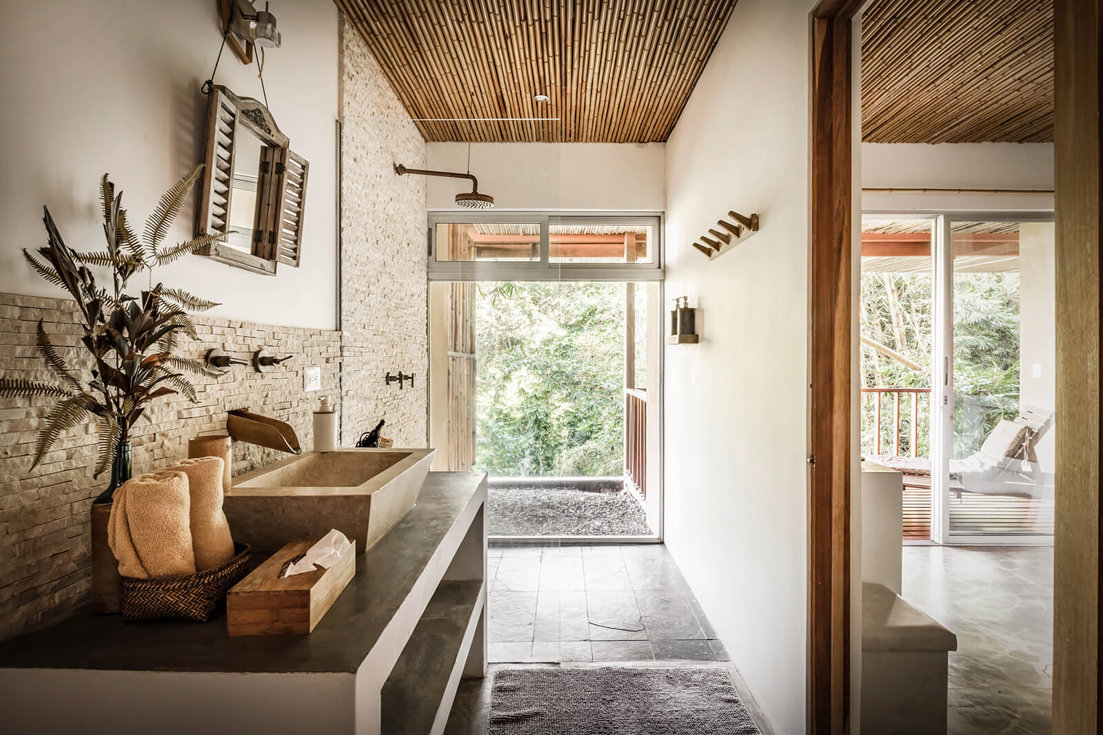 salle de bain pierre et bois
