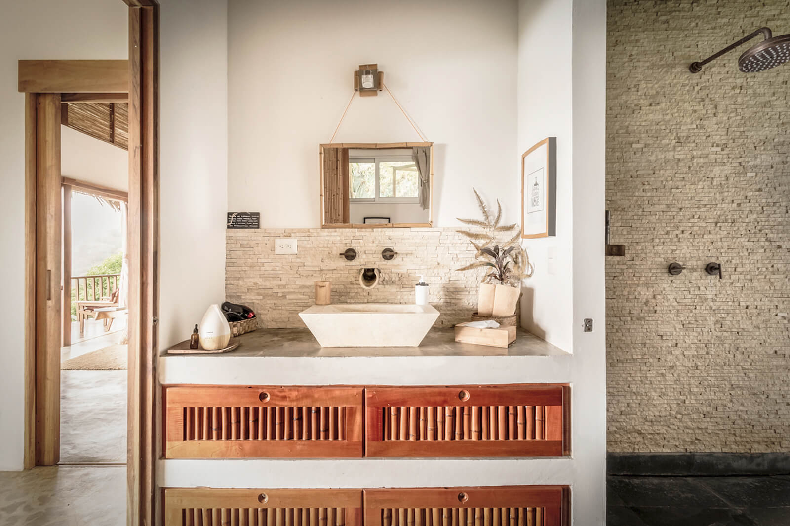 salle de bain pierre et bois