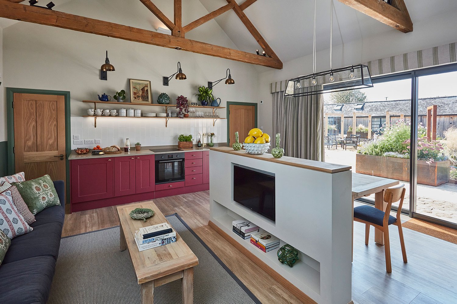 salon et cuisine ouverte ferme rénovée