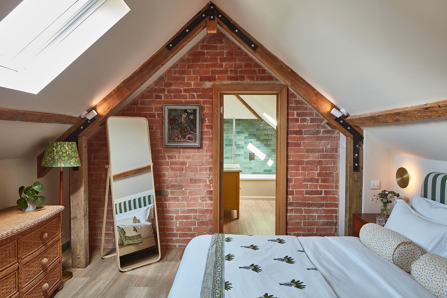 chambre mansardée ferme rénovée