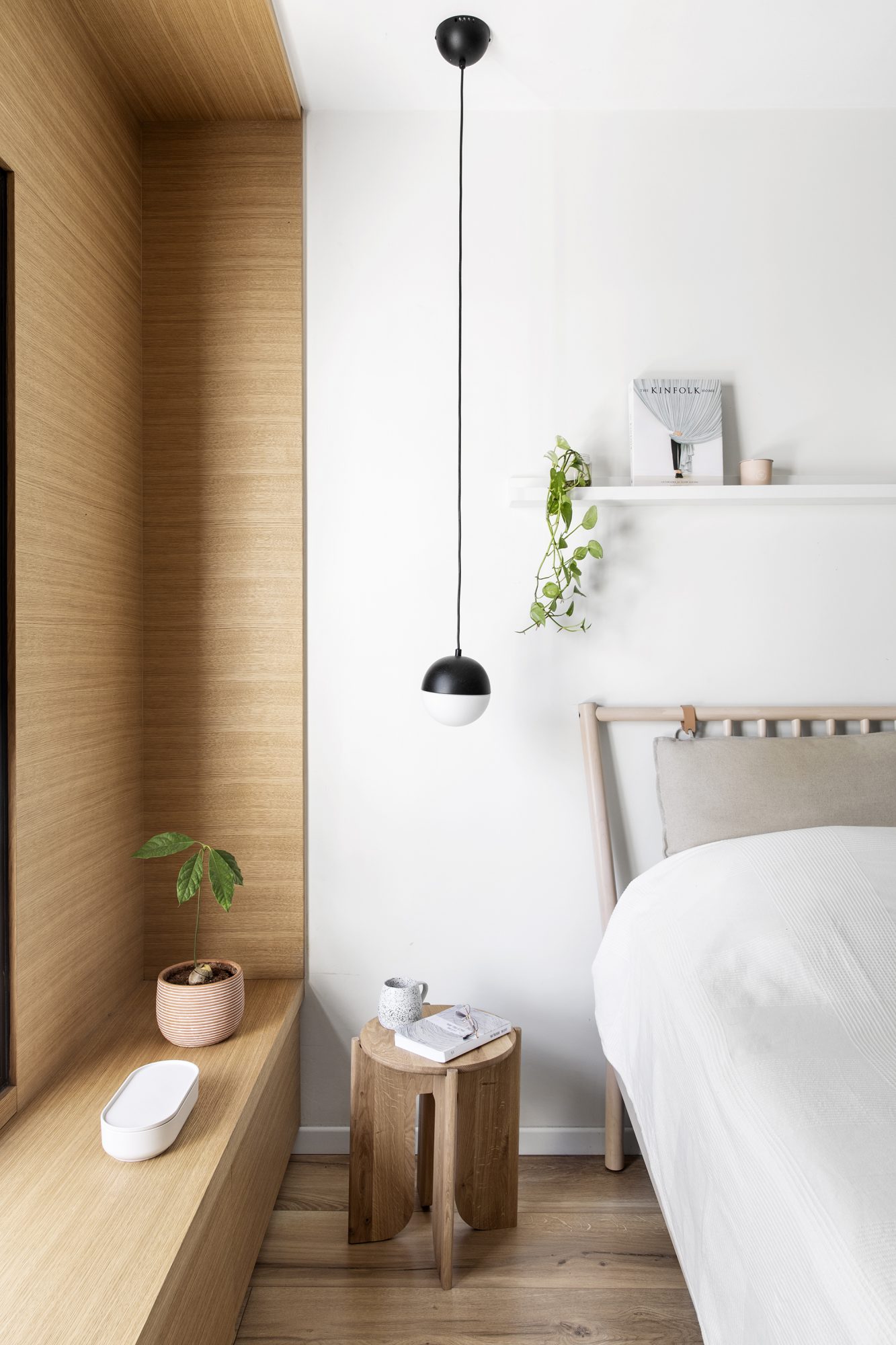 chambre blanche et bois décoration contemporaine