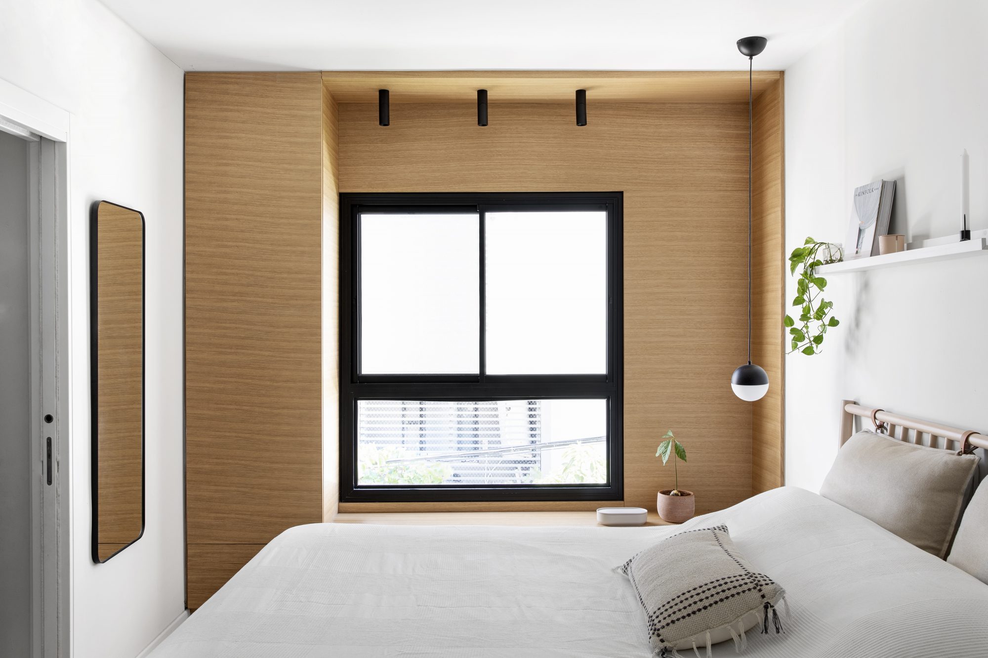 chambre blanche et bois décoration contemporaine