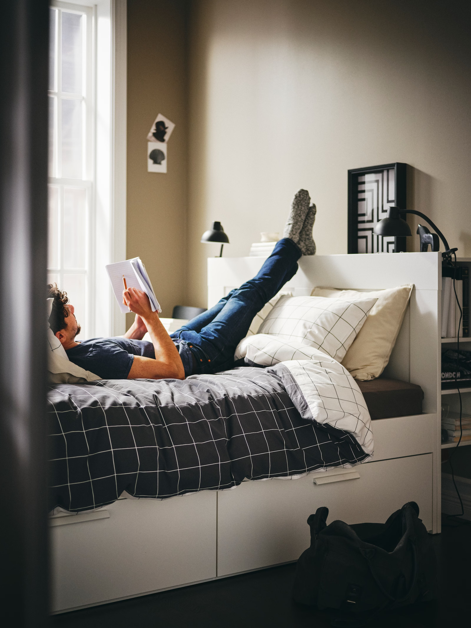 chambre adolescent avec lit à tiroirs