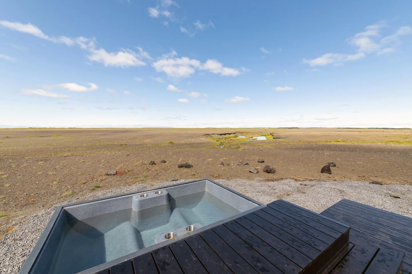 mini maison vitrée Islande avec jacuzzi mini maison vitrée Islande avec jacuzzi