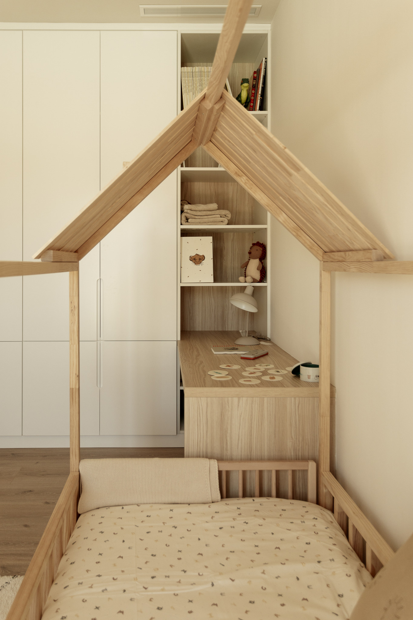 chambre enfant lit cabane photo Paloma Gonzalez Rey pour MAAF chambre enfant lit cabane photo Paloma Gonzalez Rey pour MAAF