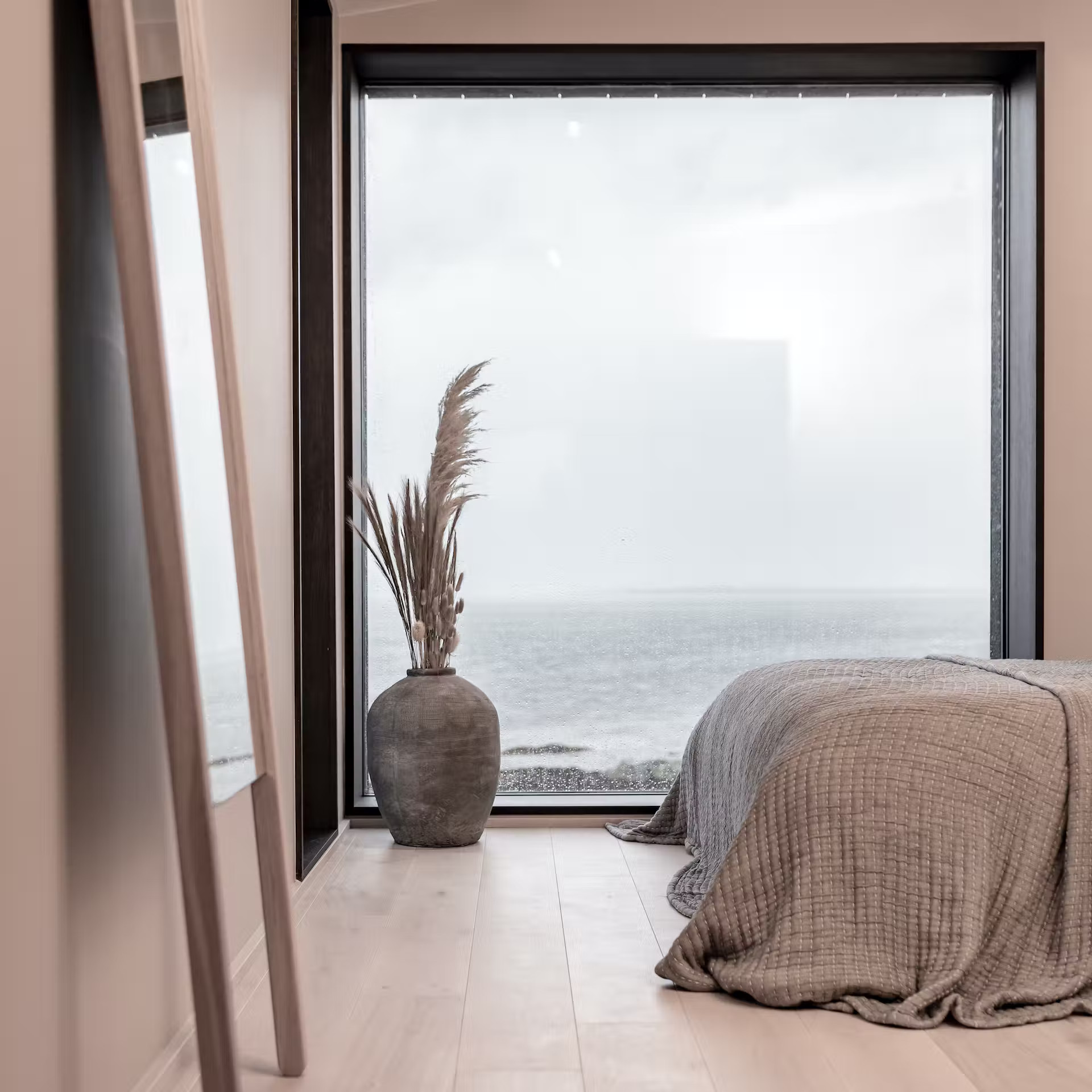 chambre avec baie vitrée