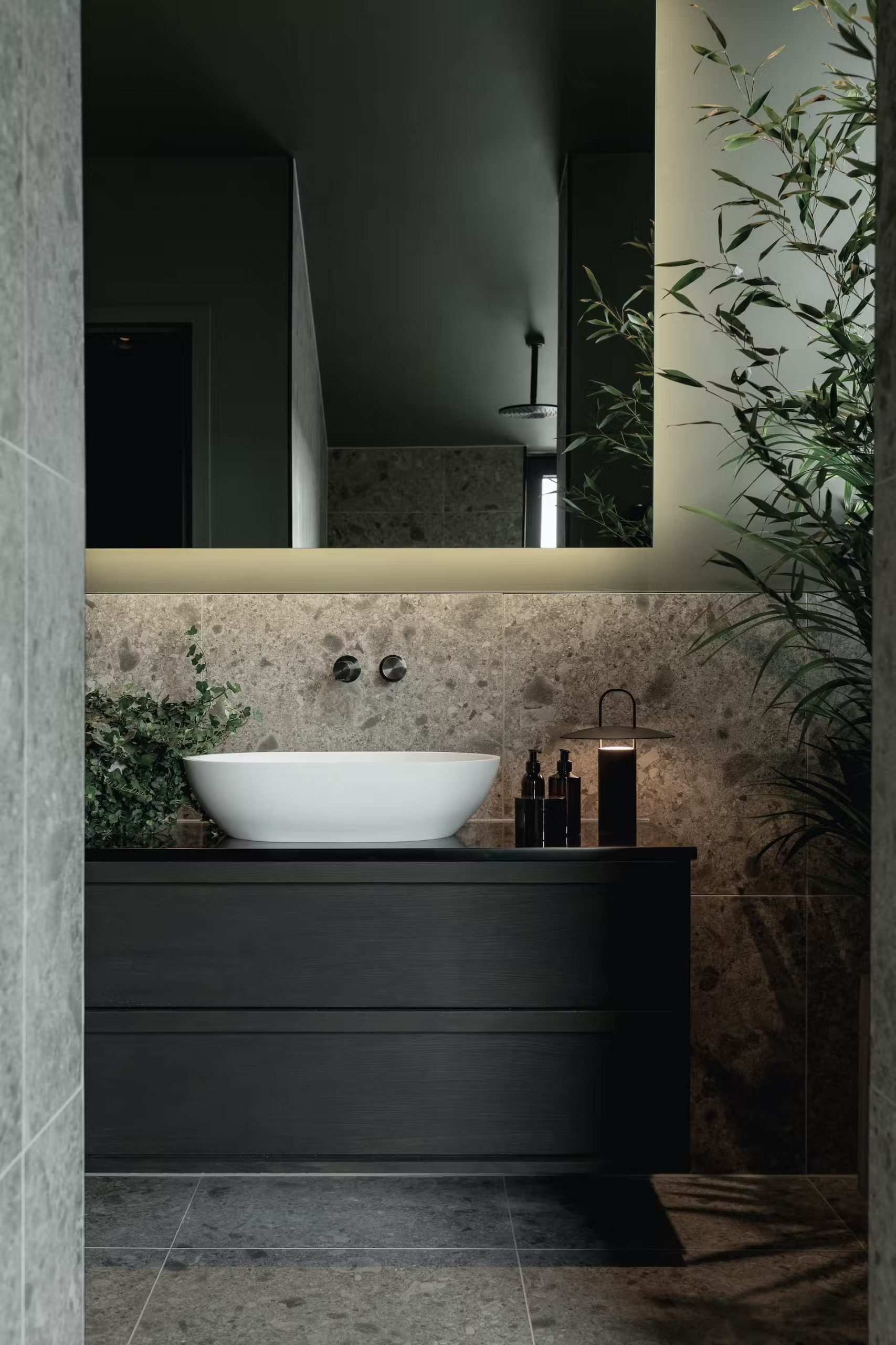 salle de bain terrazzo gris décoration design