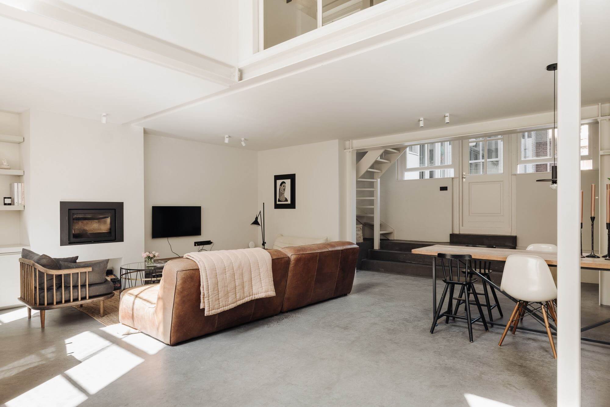 salon avec cheminée loft
