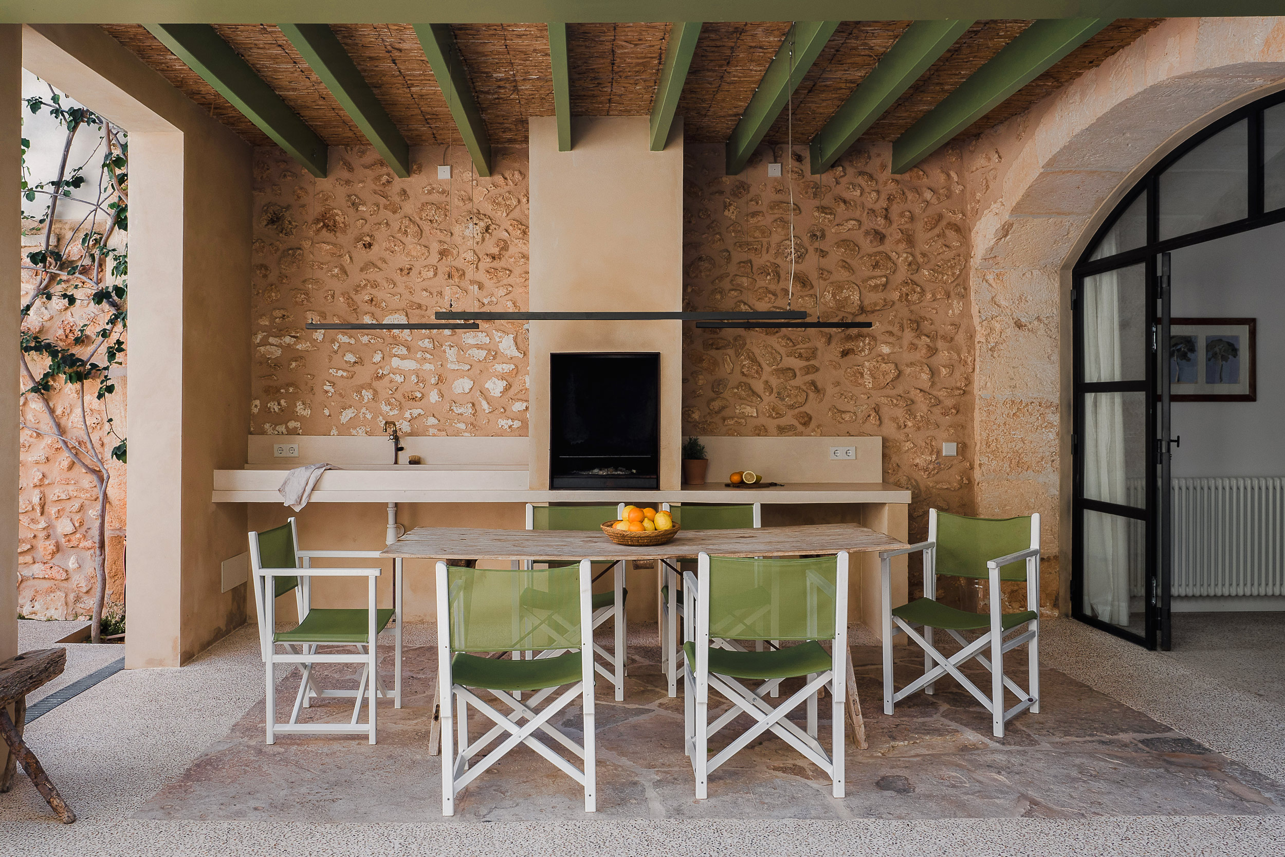 terrasse avec cuisine d terrasse avec cuisine d'été maison pierre rénovée