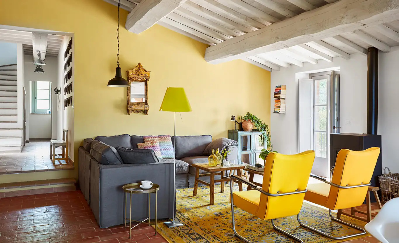 salon jaune maison Italie salon jaune maison Italie