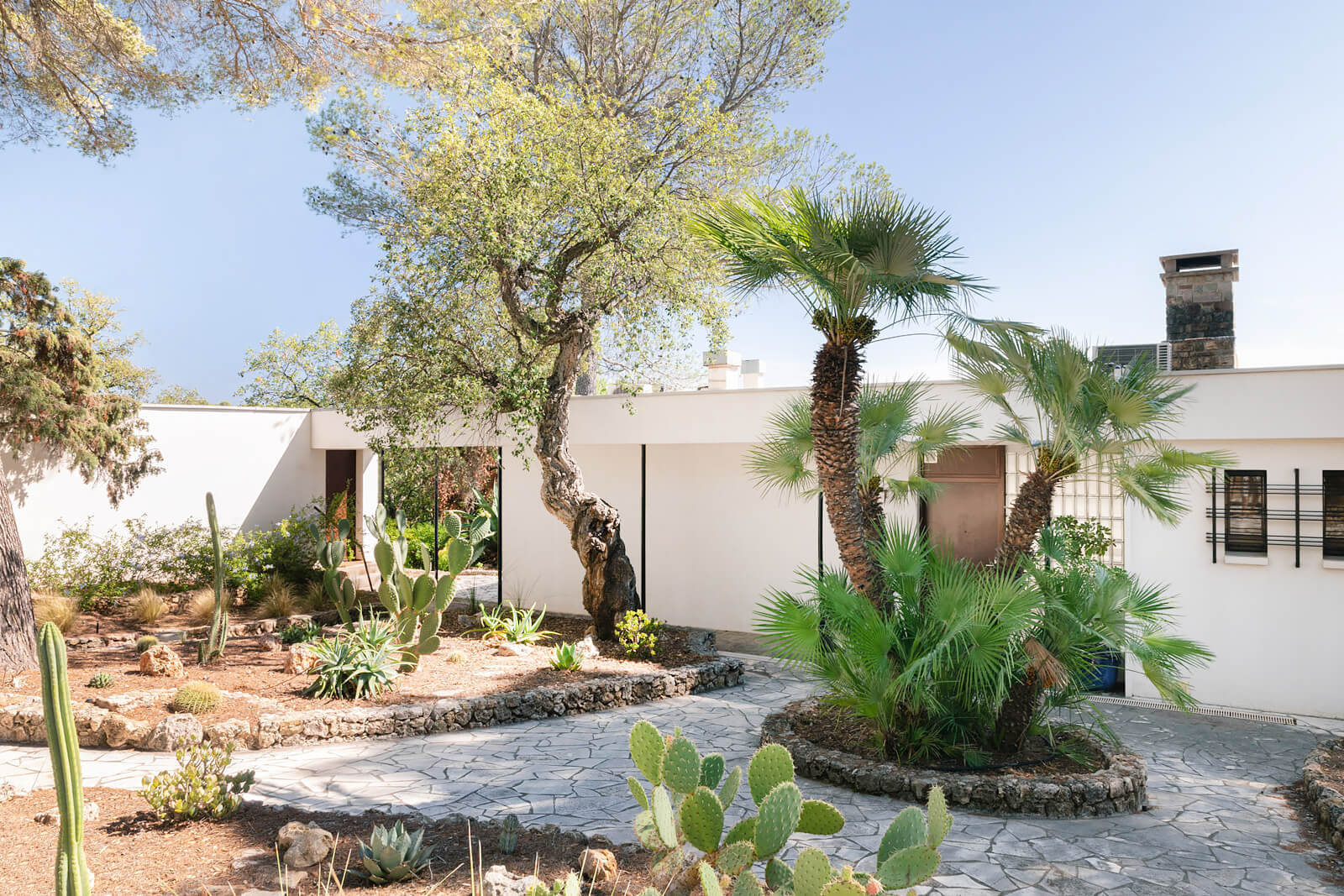 maison en style Palm Springs en Provence maison en style Palm Springs en Provence