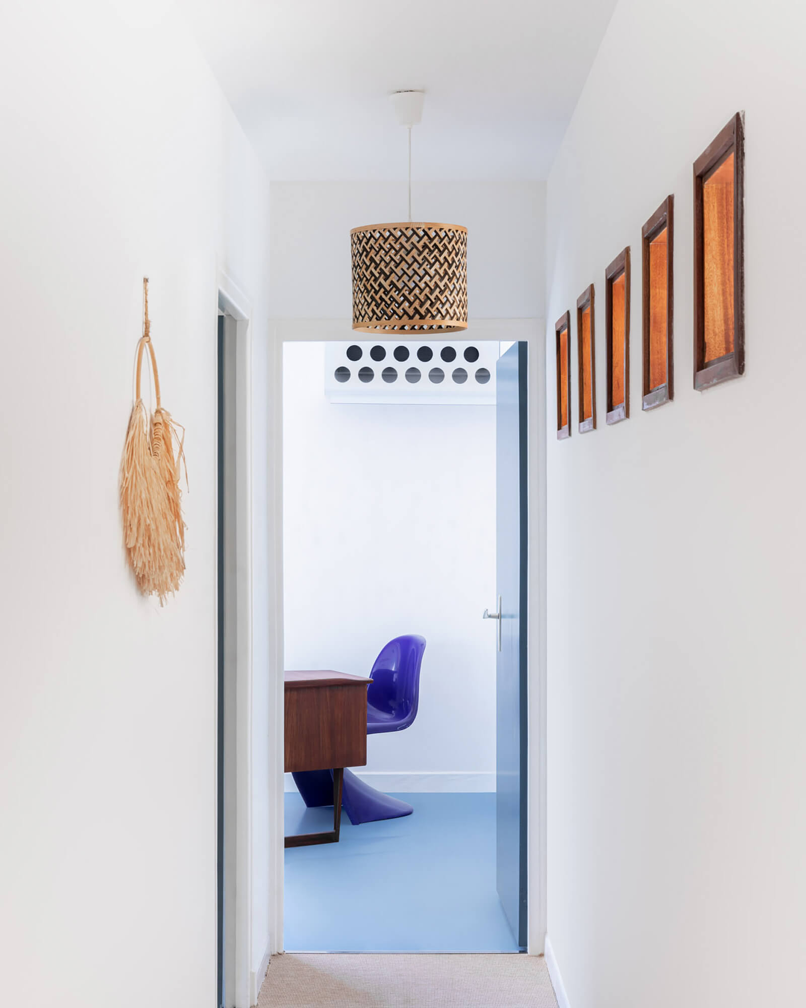couloir chaise Panton violette couloir chaise Panton violette