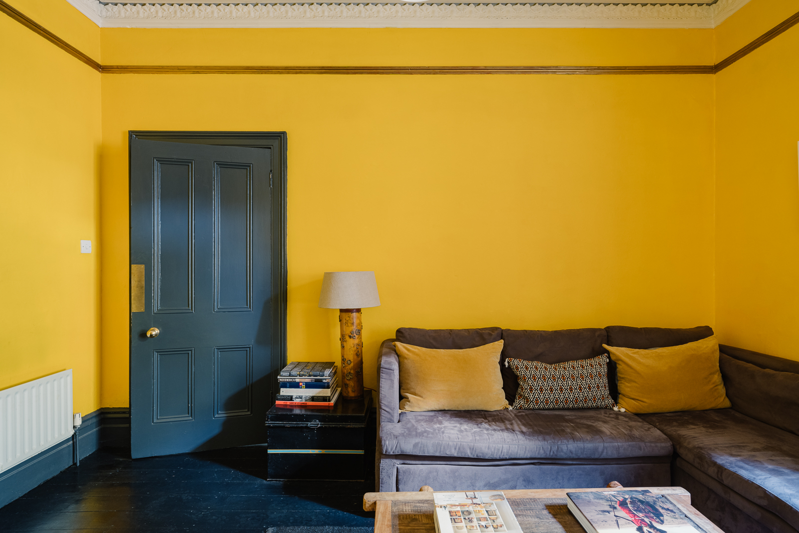 salon murs jaunes