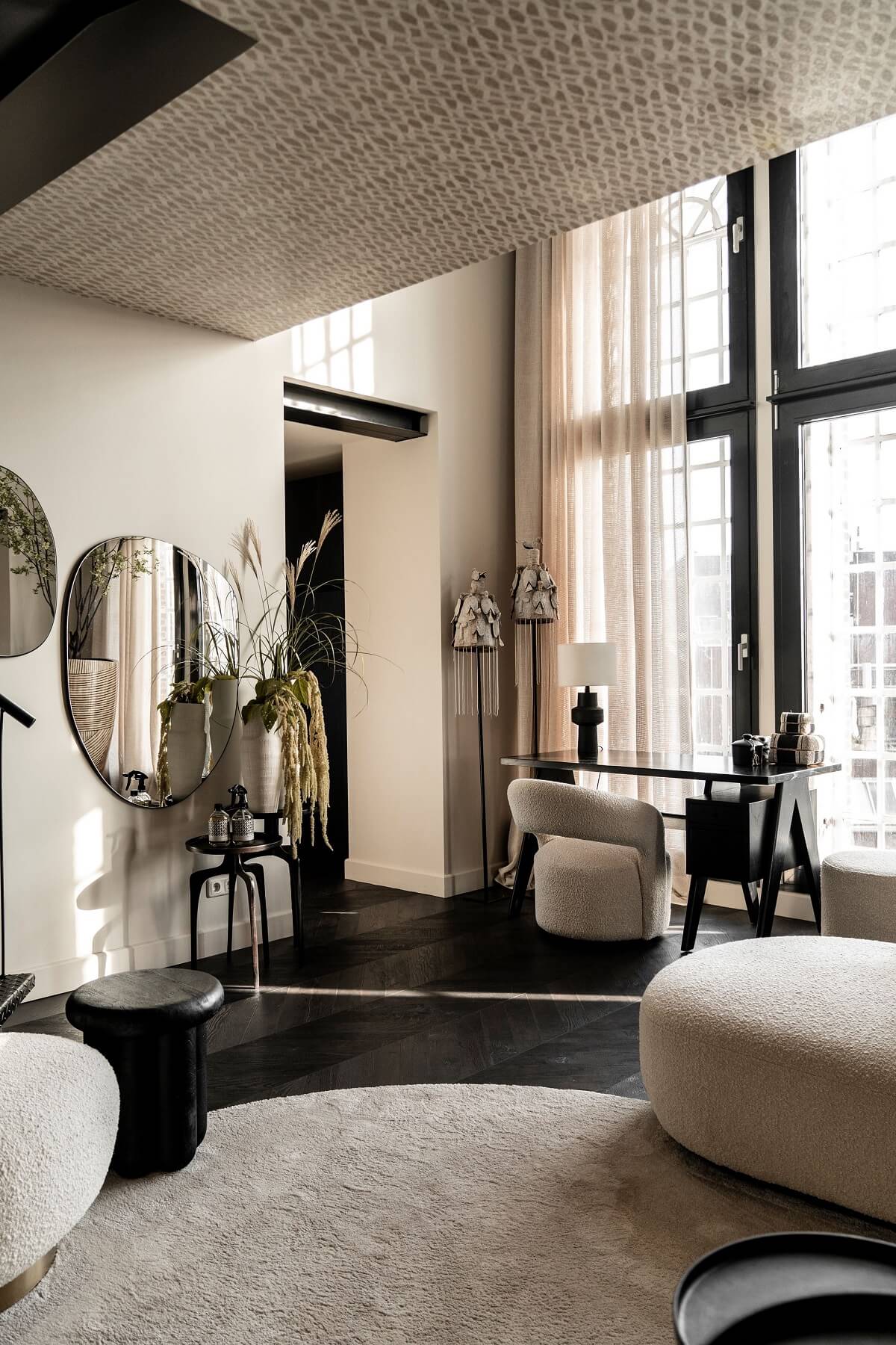 salon beige et noir inspirée par la décoration style Art Deco salon beige et noir inspirée par la décoration style Art Deco