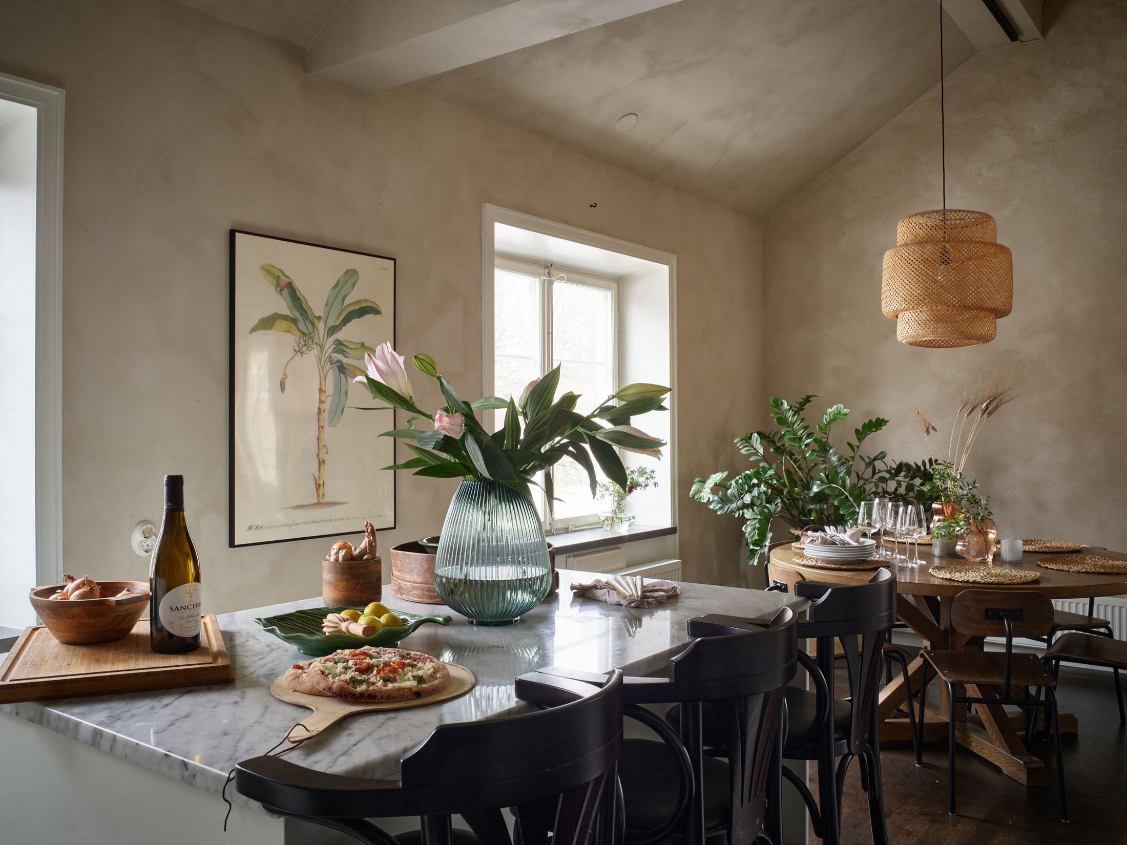 salle à manger et îlot de cuisine marbre