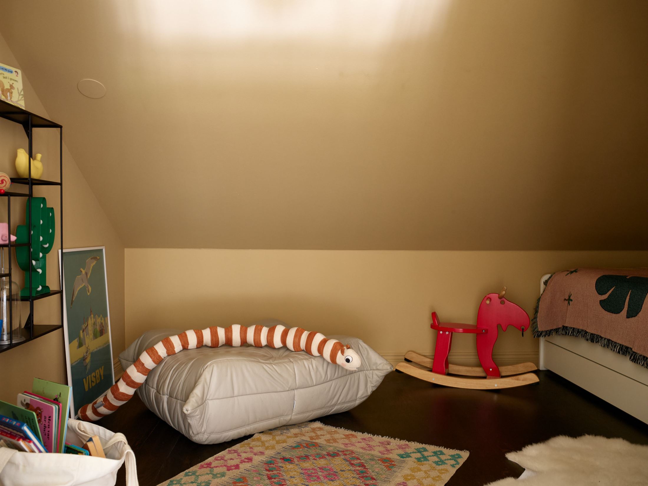 chambre enfant murs jaunes