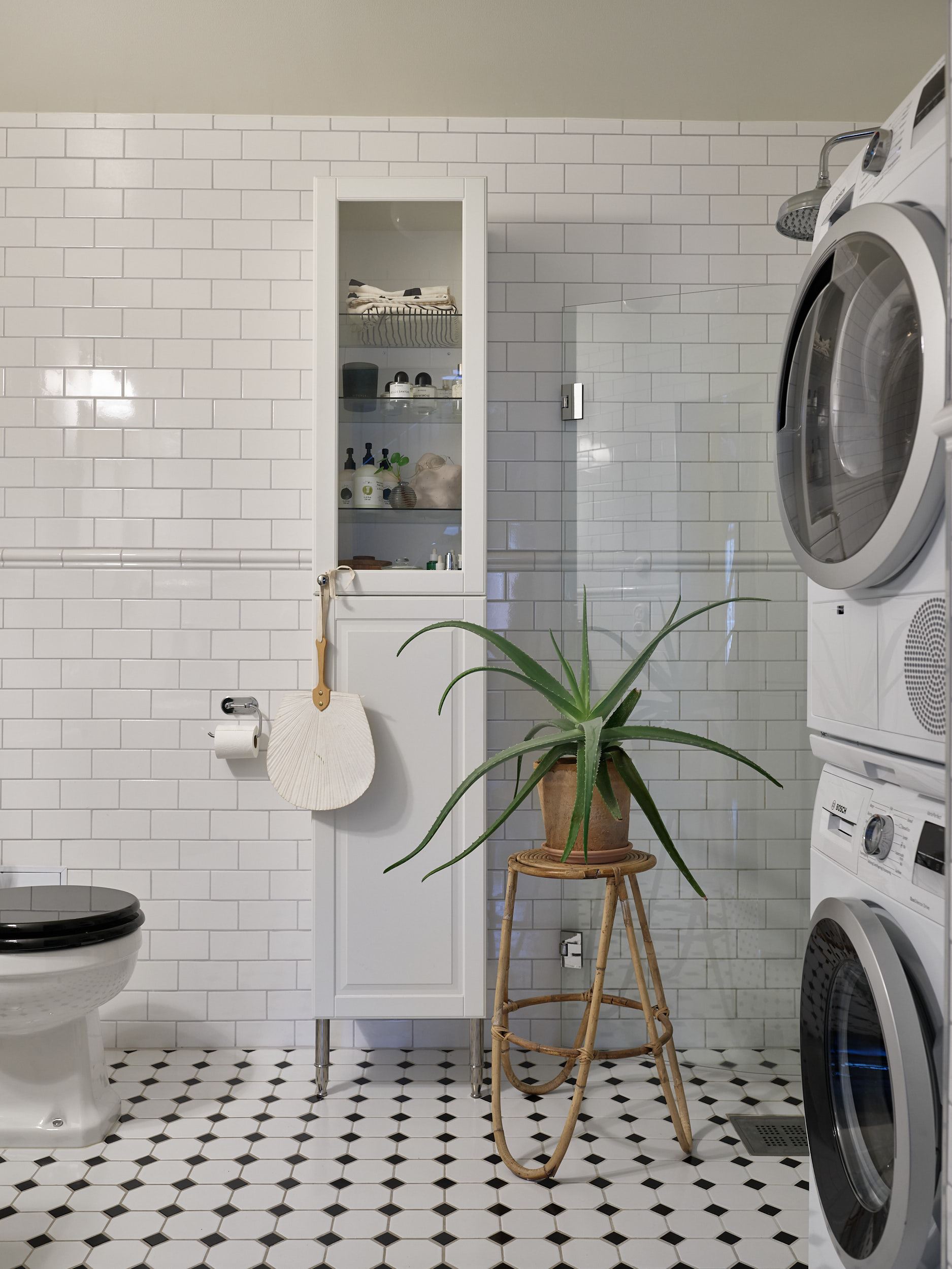 salle de bain blanche et noire décoration rustique chic